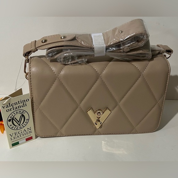 Valentino by Mario Valentino Tan Quilted Crossbody Camera Bag NWT - Picture 3 of 11